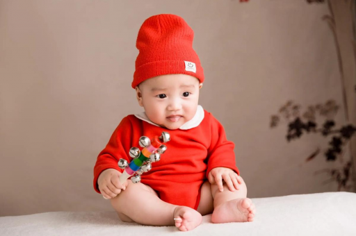 泸州宝宝几个月戴银手镯好